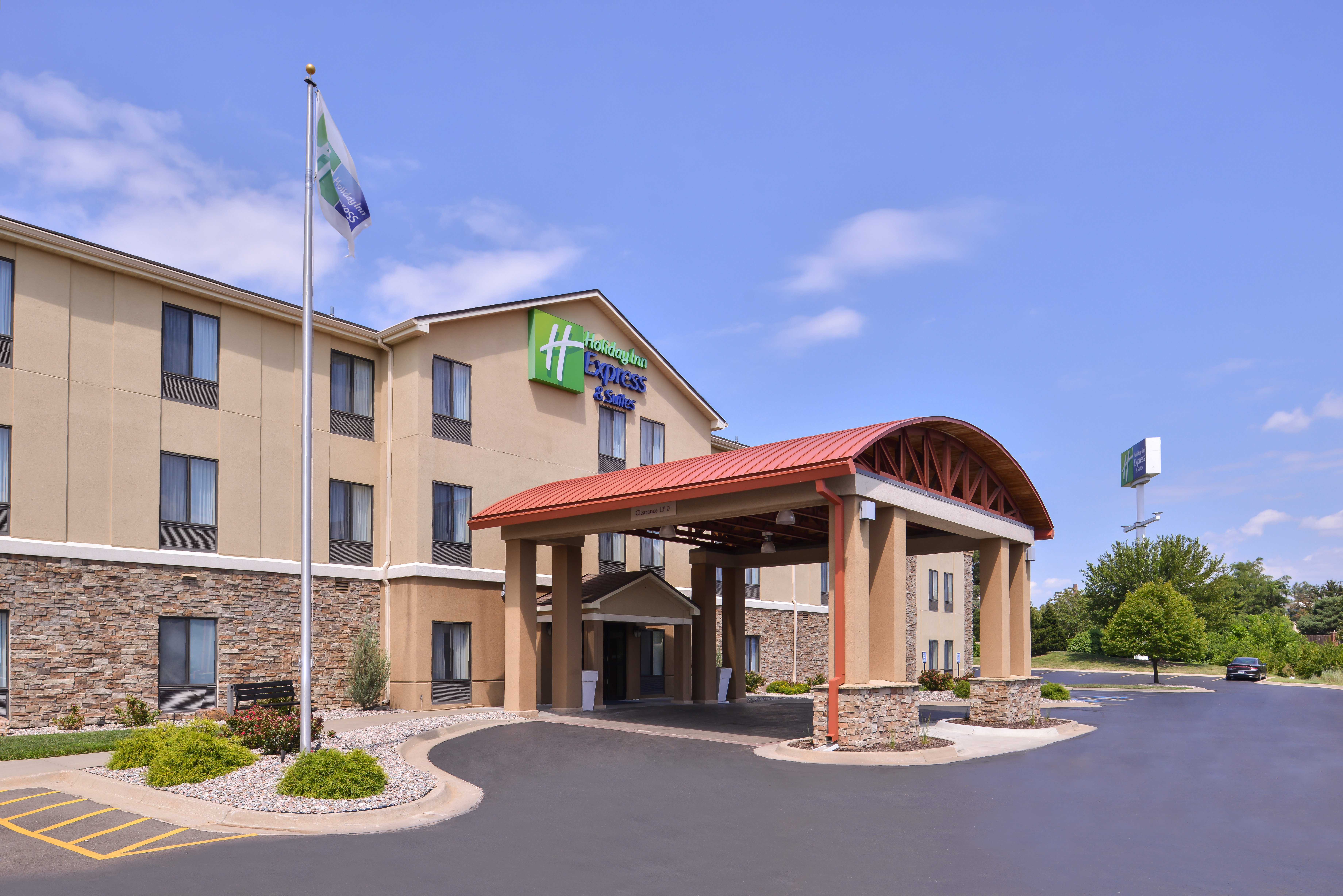 Holiday Inn Express Hotel and Suites Topeka West I-70 Wanamaker 2/62