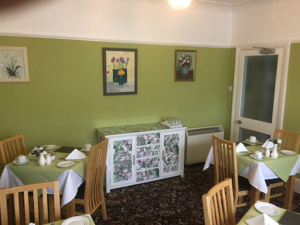 The Hilary Guest House 30/43