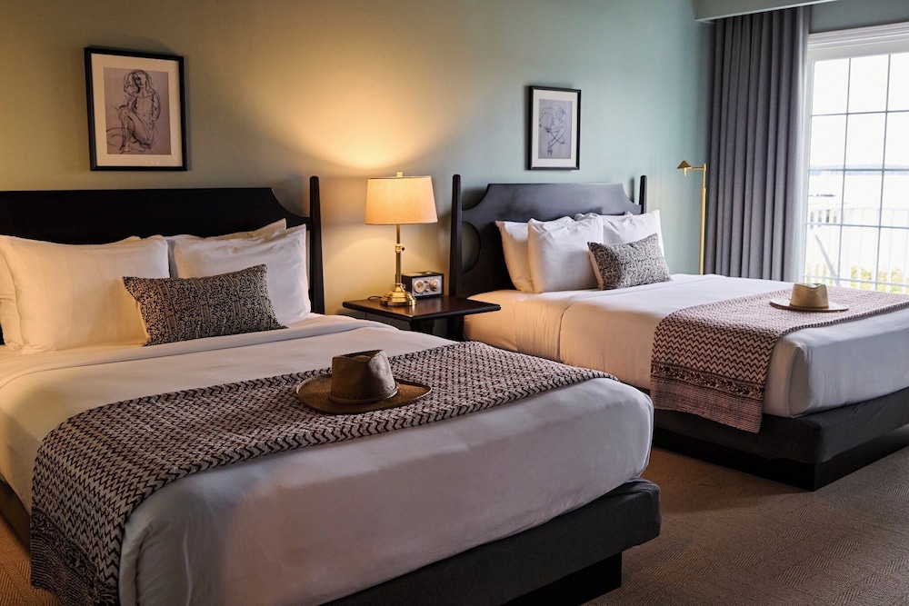 Room, 2 Queen Beds, Partial Harbour View, Balcony