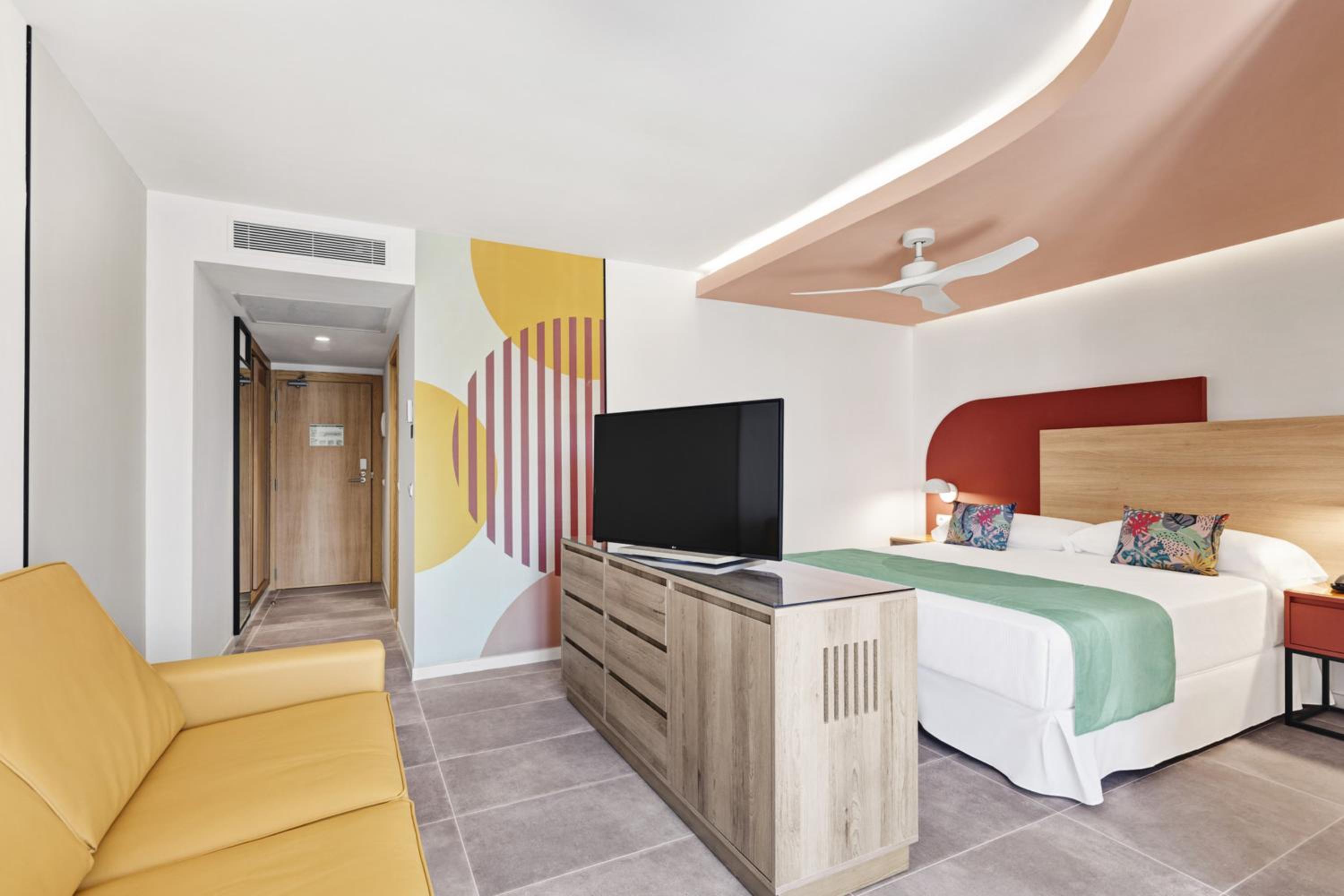 ROOM, DOUBLE BED, LARGE