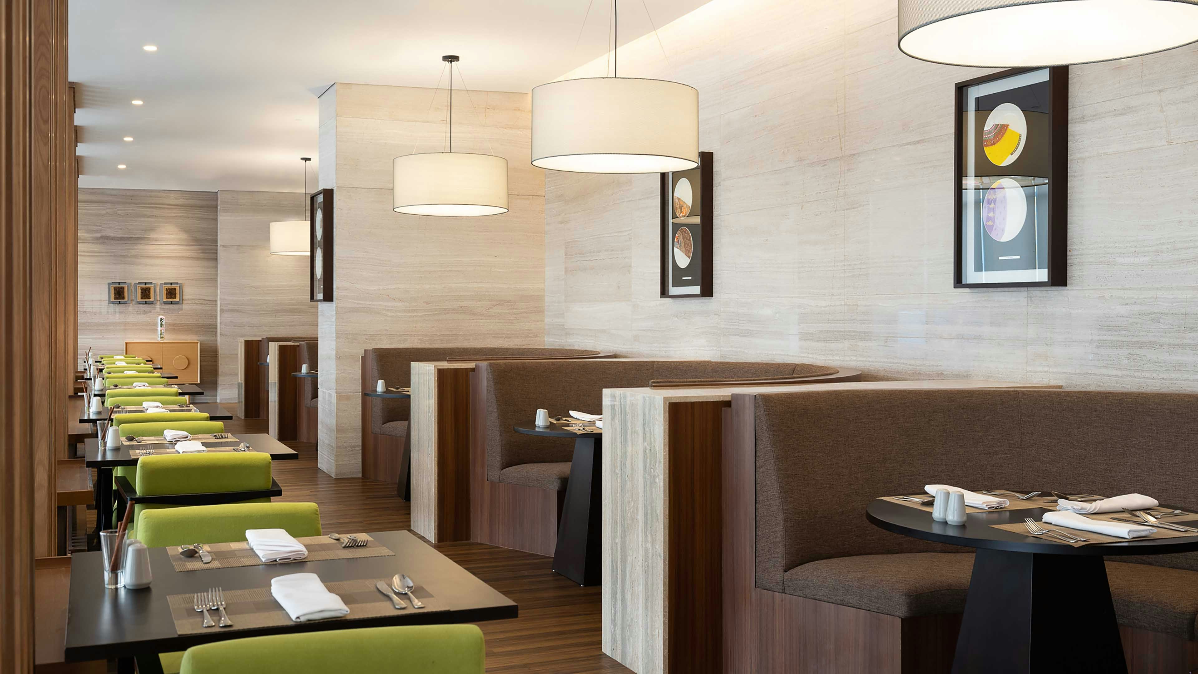 Holiday Inn Hotel Suites Jakarta Gajah Mada 76/77
