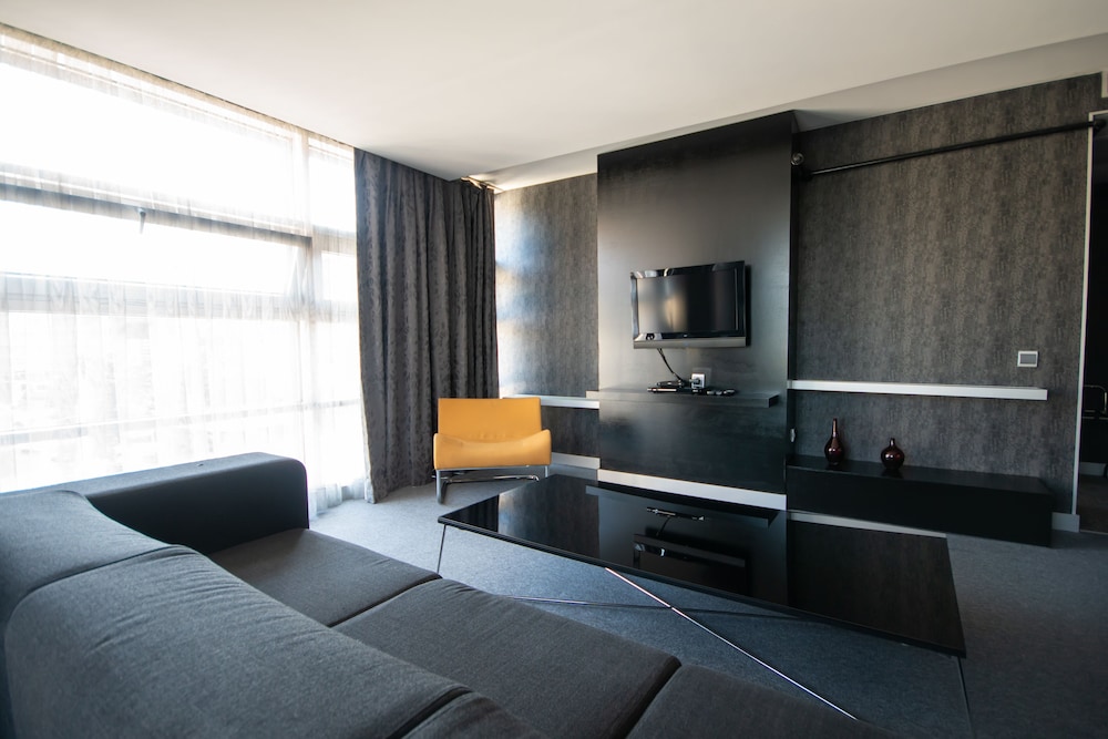 Vernazza Suites Hotel 16/19