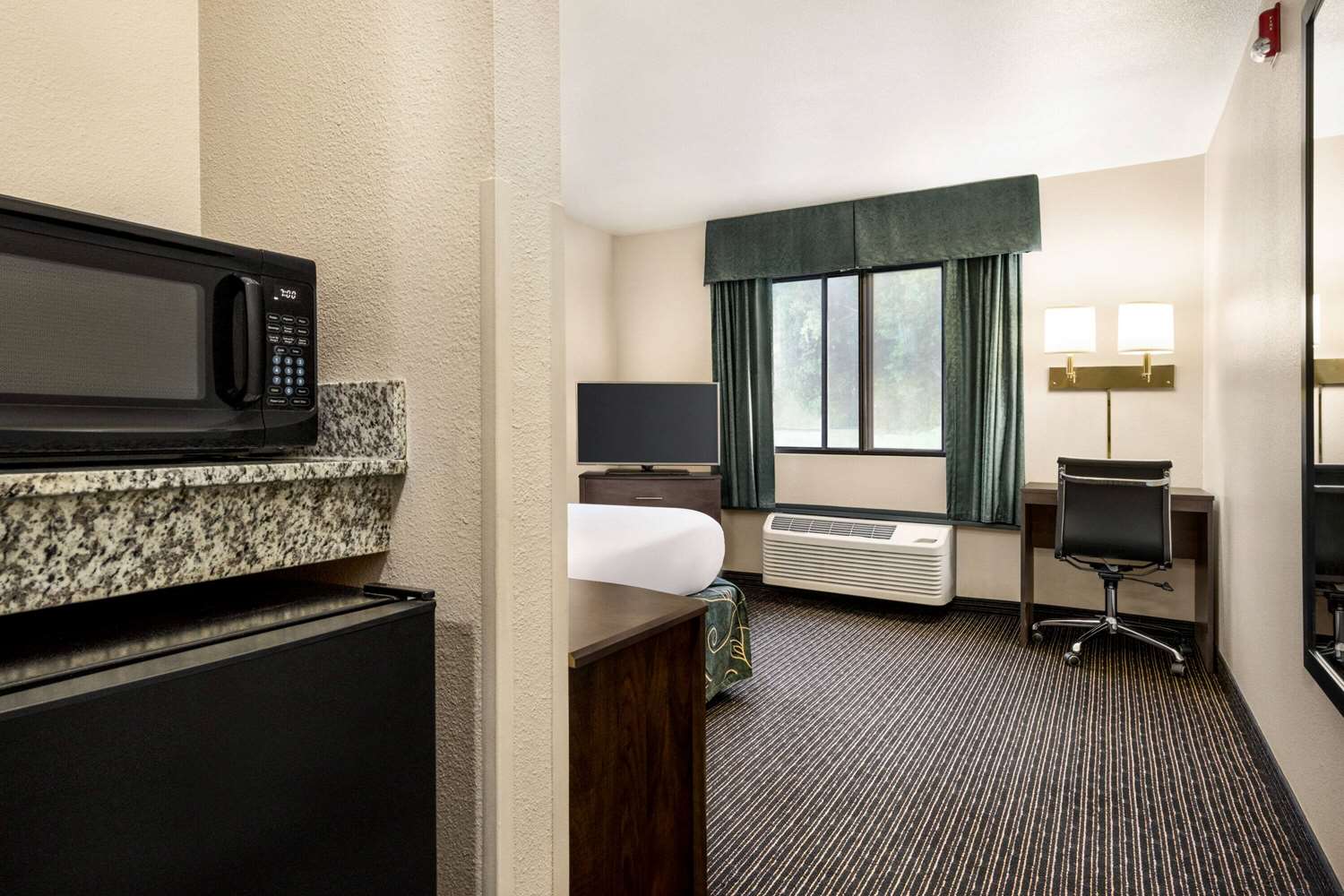 Travelodge by Wyndham Yuma 37/45