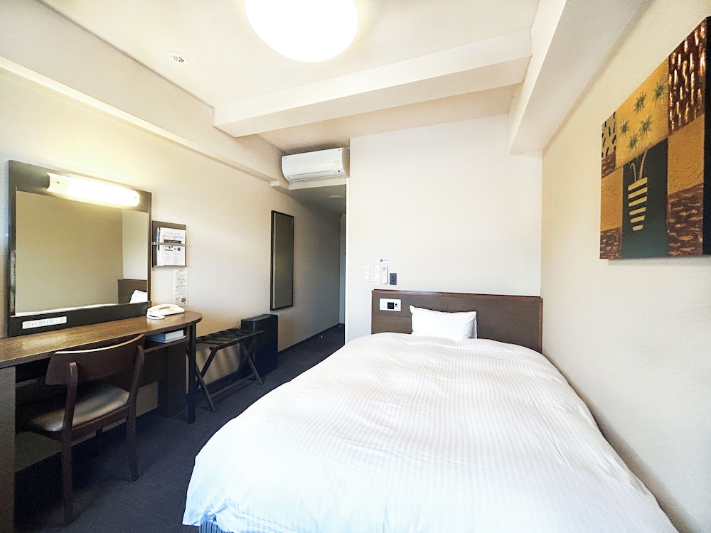 ROOM, SINGLE
