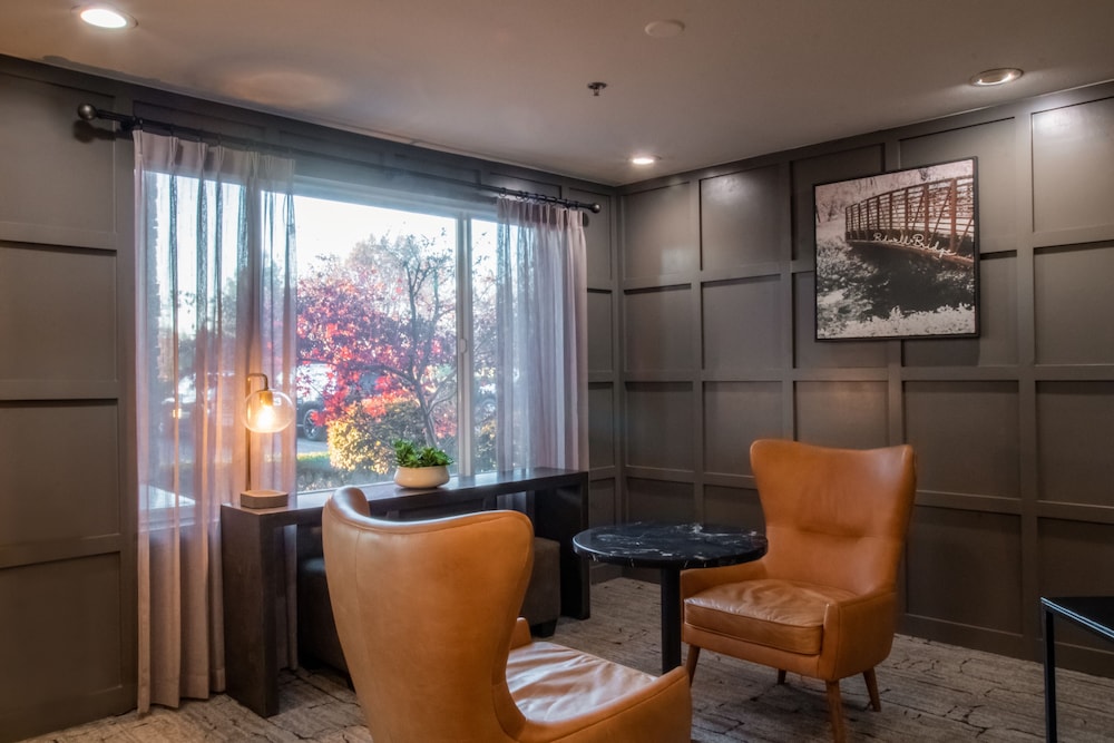 Oxford Suites Chico 41/56