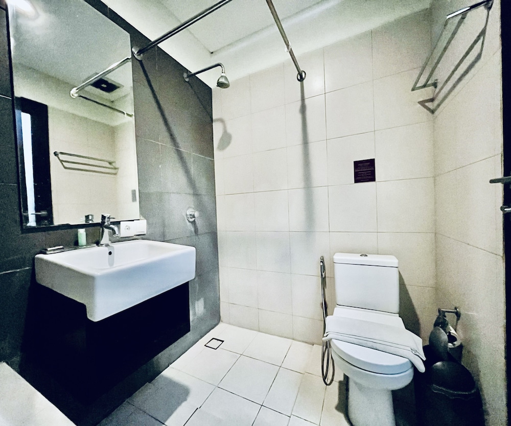 SURIS BOUTIQUE HOTEL 45/50