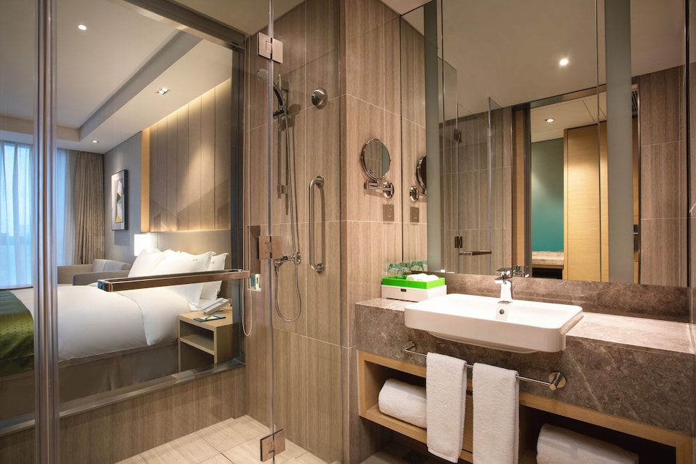 HOLIDAY INN WUXI TAIHU NEW CITY 14/69