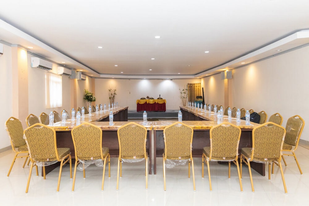 RedDoorz Plus @ Paal 2 Manado (RedDoorz - Elfah Hotel) 40/41