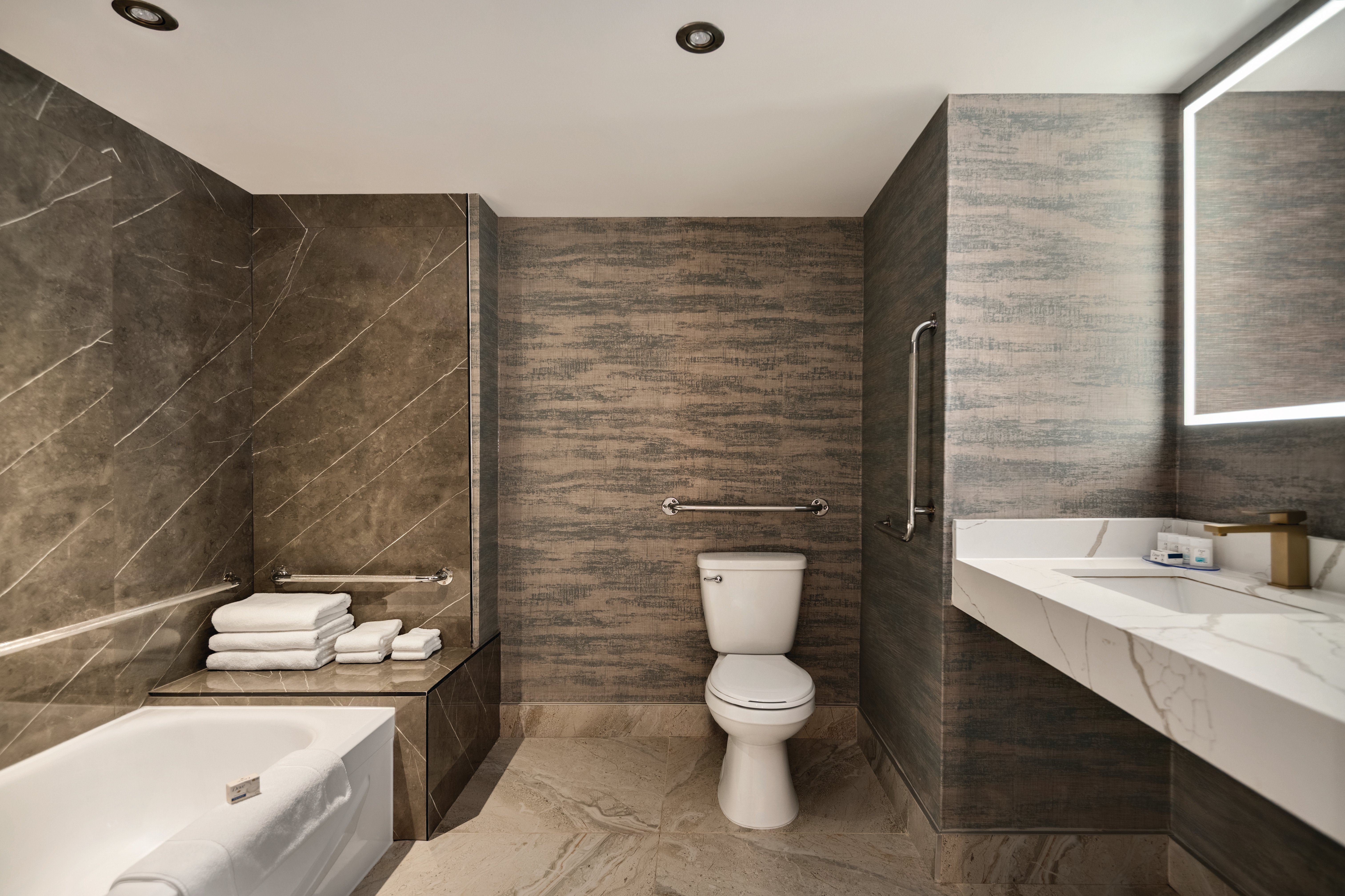 Radisson Hotel Montreal Airport 45/47