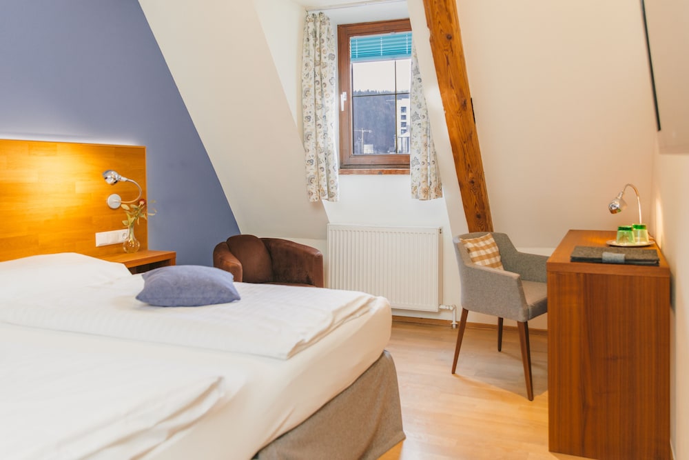 Plus, Comfort, Queen Bed