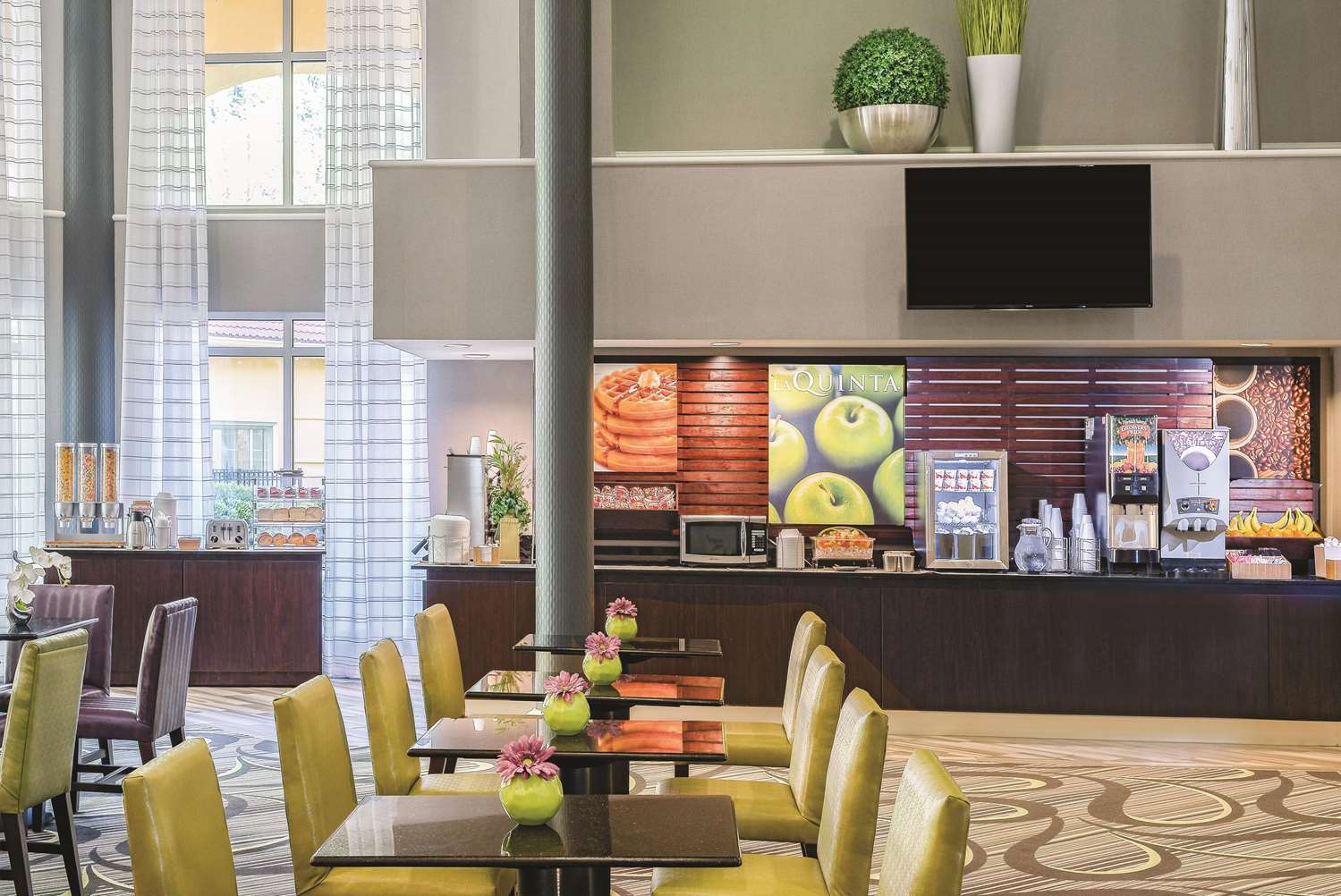 La Quinta Inn & Suites by Wyndham Univ Area Chapel Hill 57/67