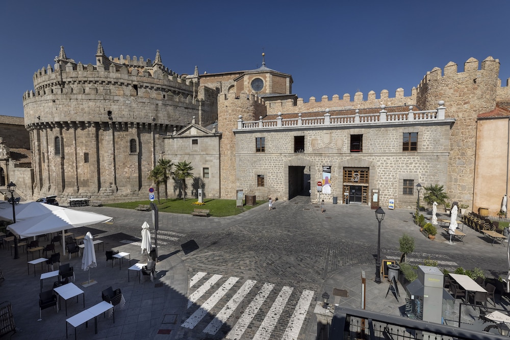 Hostal Restaurante Puerta del Alcázar 1/61