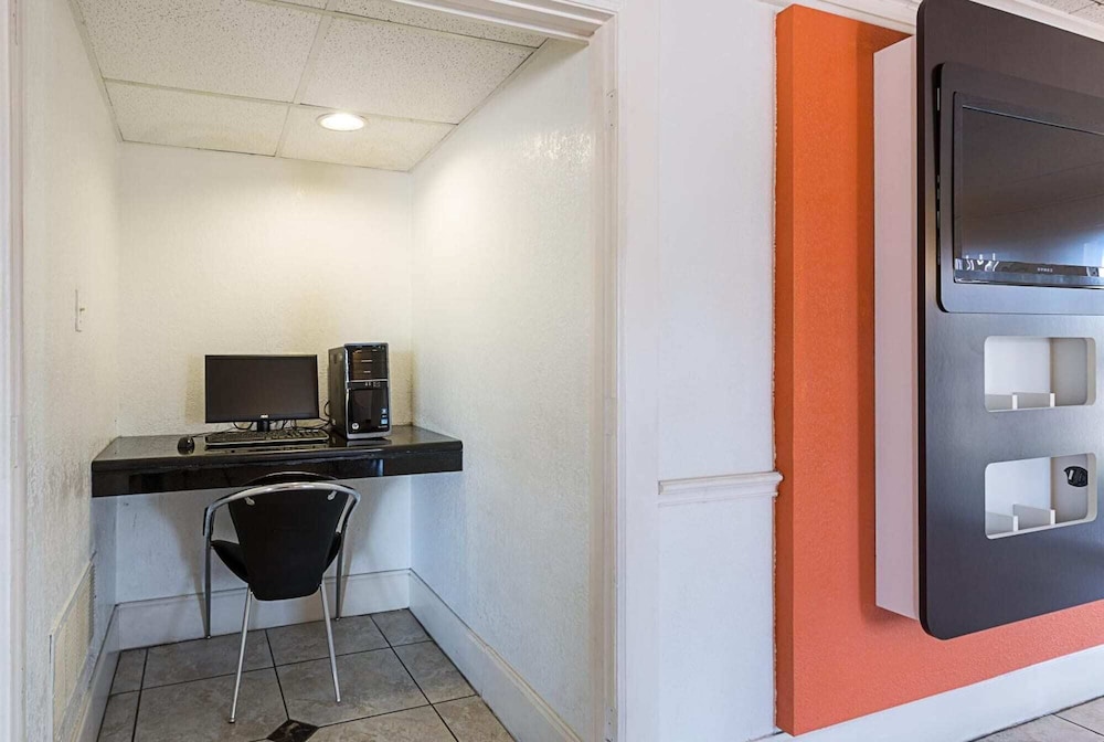 Motel6 Dallas, TX - Market Center 27/45