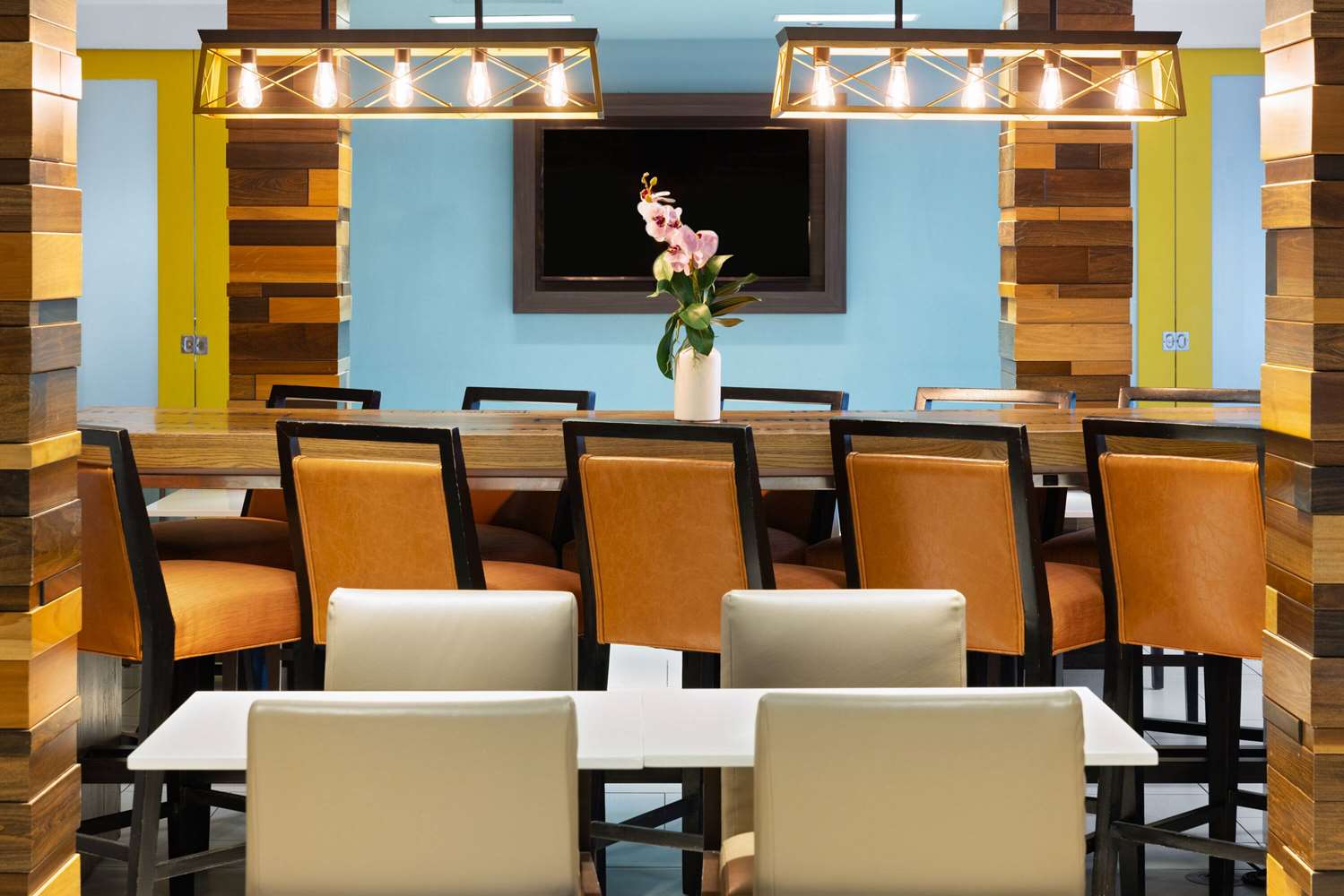 La Quinta Inn & Suites by Wyndham Atlanta Airport North 51/60