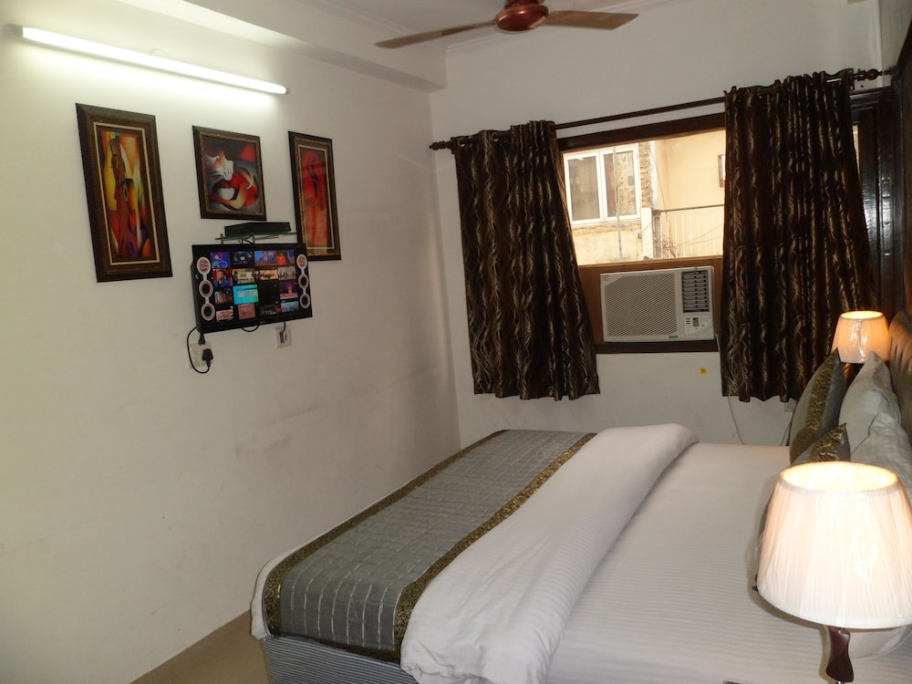 Check In Room RK Ashram 19/37