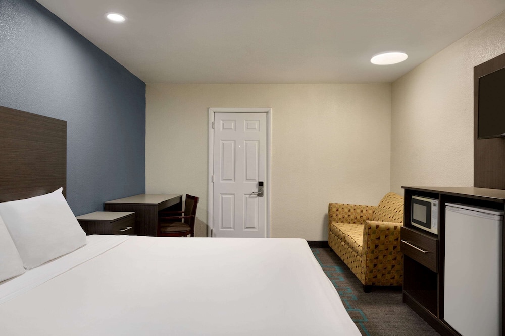 Days Inn by Wyndham Lawton 20/47