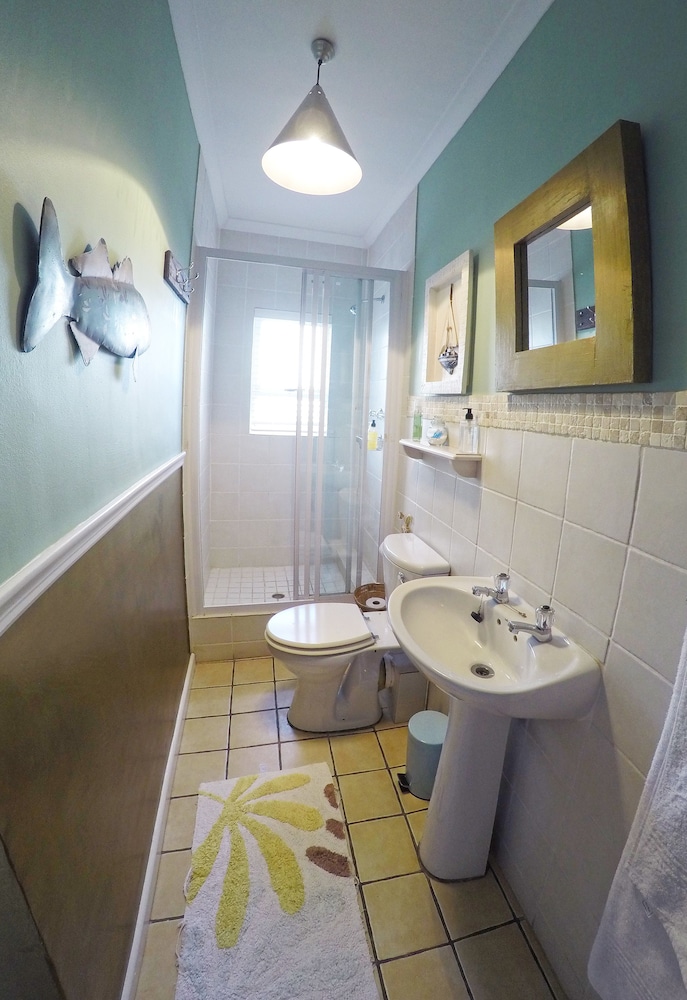Dolphin Inn Guest House 56/74