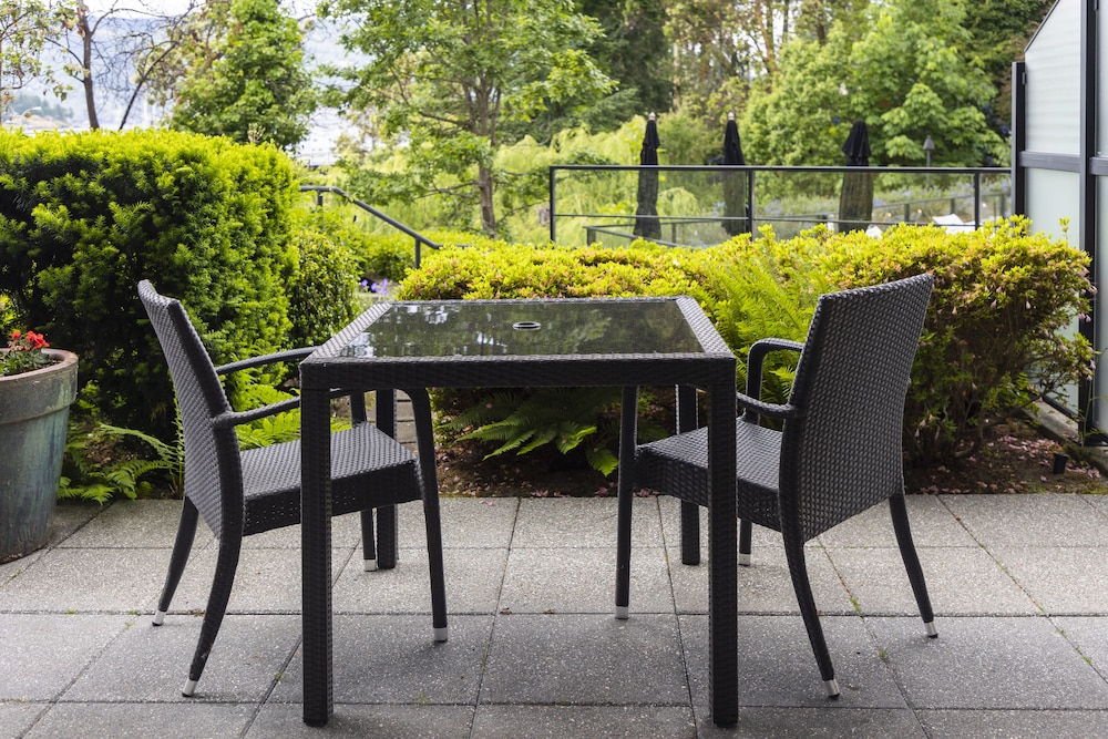 Brentwood Bay Lodge Spa 51/64