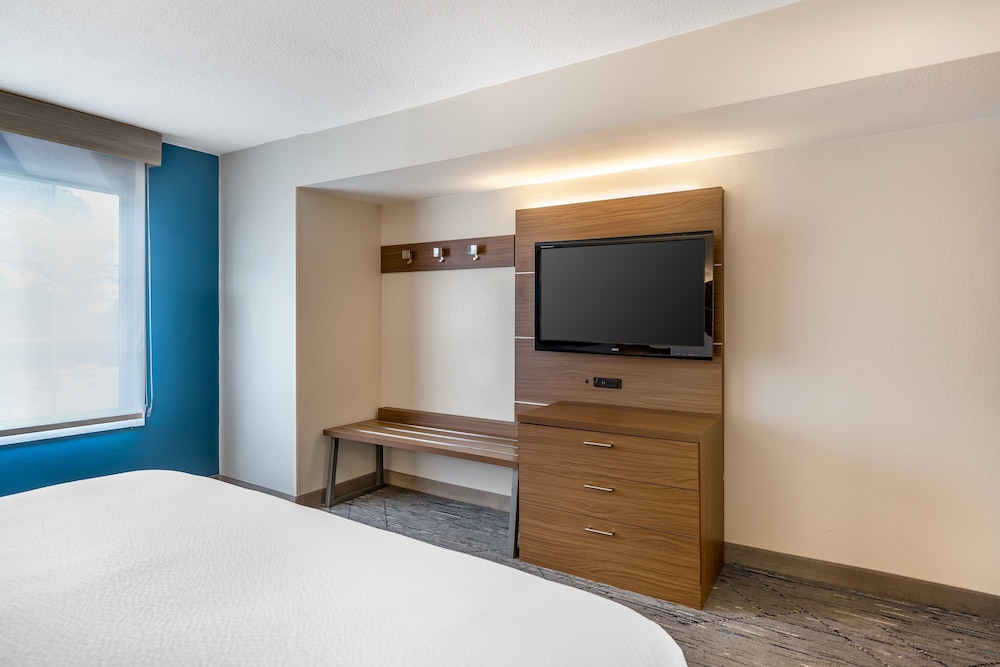 Holiday Inn Express Petersburg 32/70