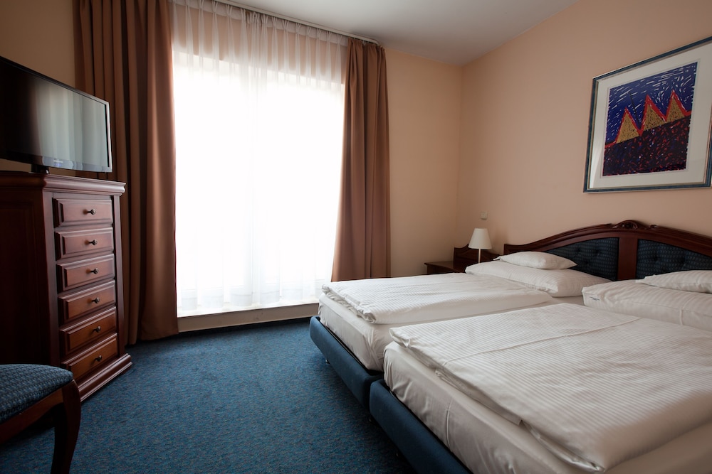 Pannonia Hotel 11/50