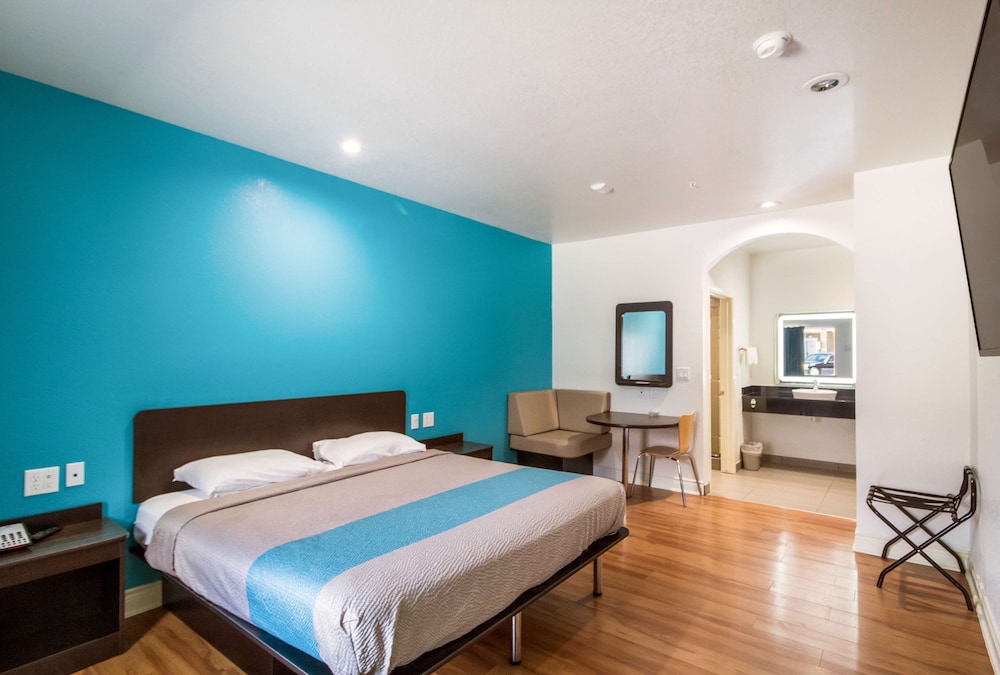 Motel6 Houston, TX - North 35/55