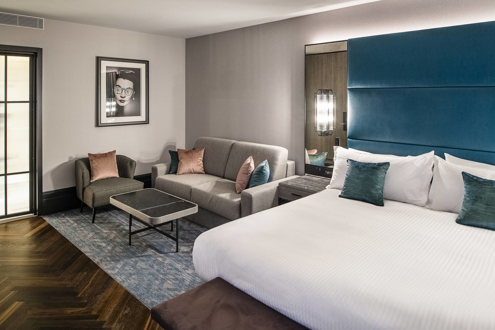JUNIOR SUITE, KING BED