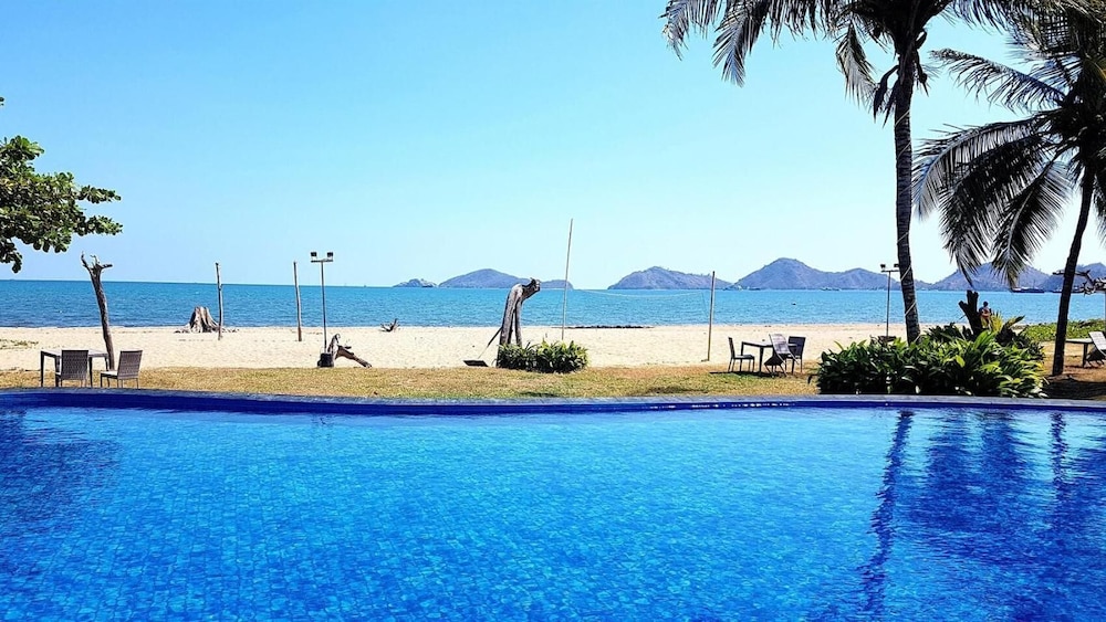 Luwansa Beach Resort 23/38