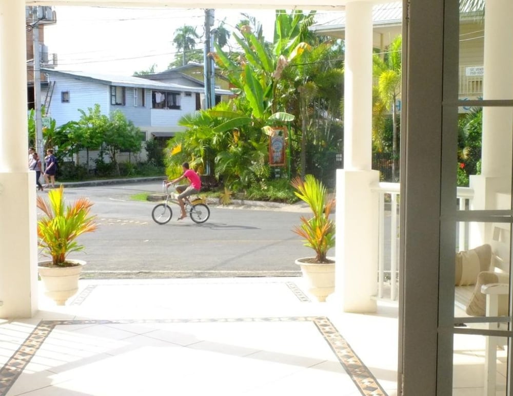 Tropical Suites Hotel 59/67