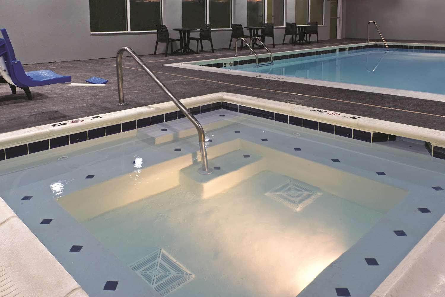 La Quinta Inn Suites Paducah 33/58