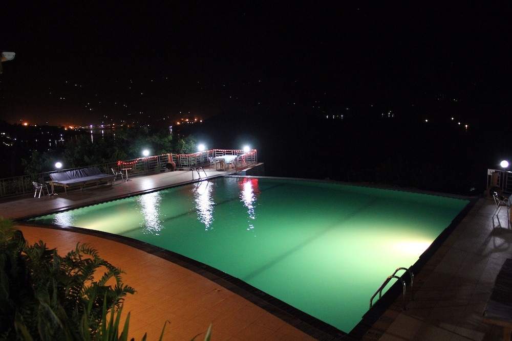 Nirvana Heights Hotel 44/54