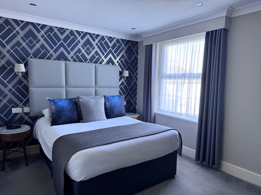 Superior, King Bed, Camelia Hotel 4/10