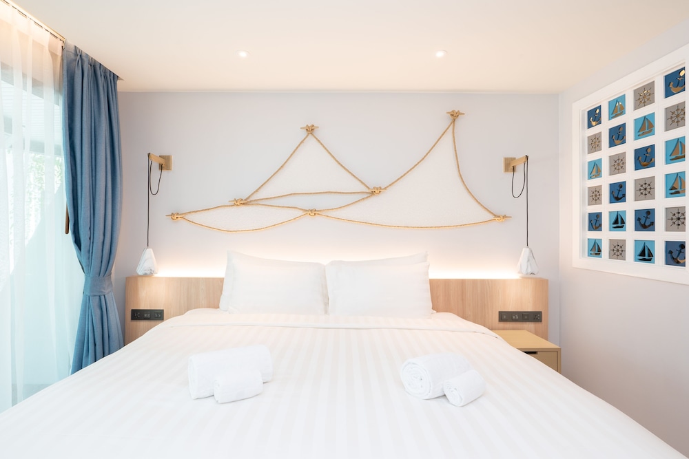 Deluxe Double Room with Pool View
