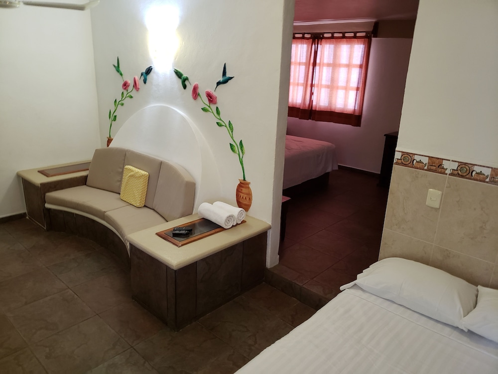 Hotel &amp; Club Campestre Altos Paraiso 10/50