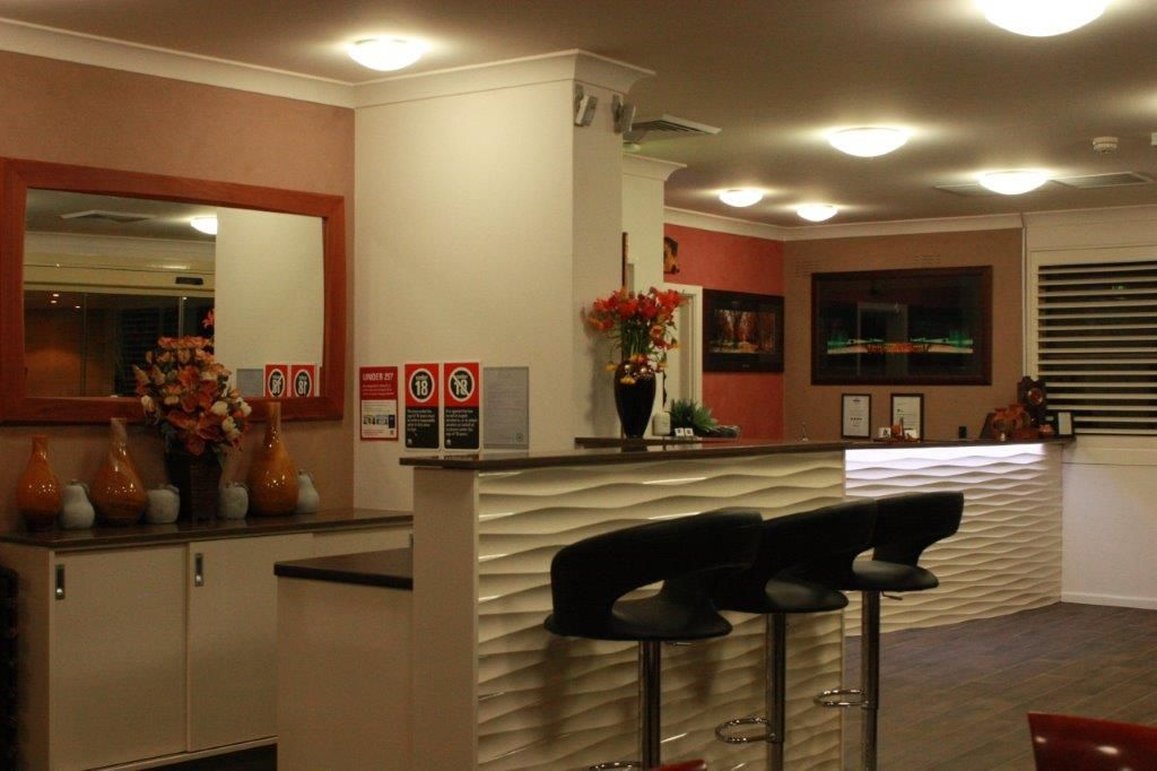 Country Plaza Queanbeyan 7/11