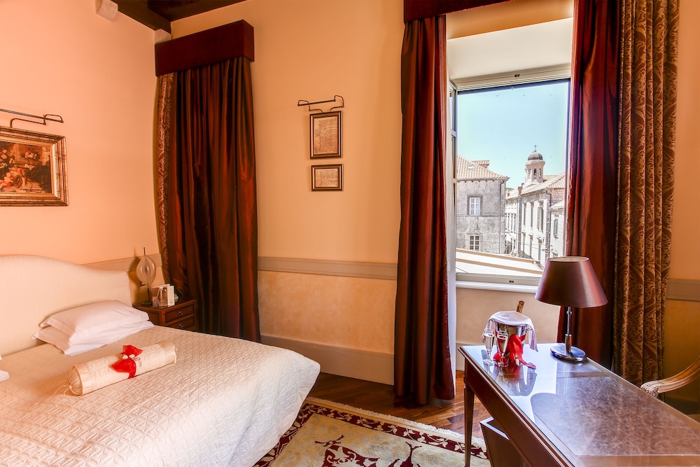 The Pucic Palace 34/69