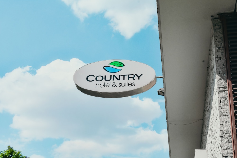 Country Hotel And Suites 7/41