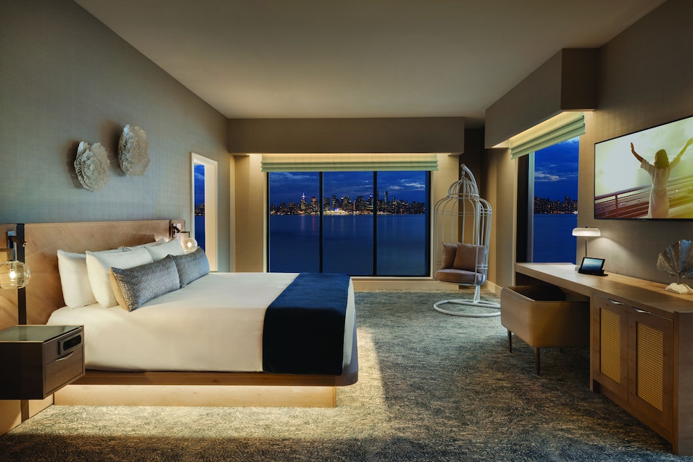 SUITE, OCEAN VIEW