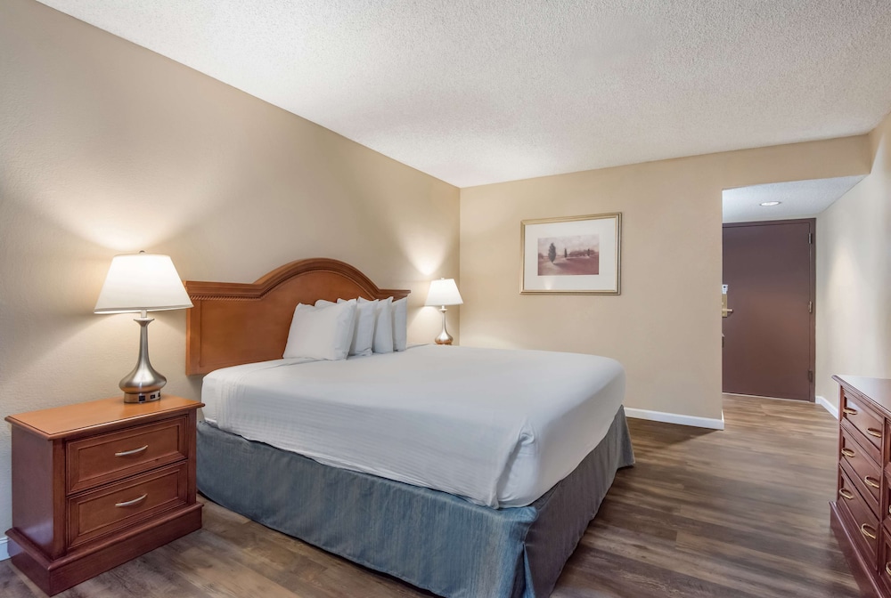SureStay Plus Hotel by Best Western Reno Airport 12/91