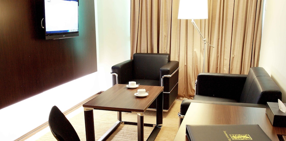 Symphony Suites Hotel 16/31