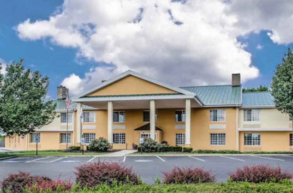 Baymont By Wyndham Harrisburg 2/41