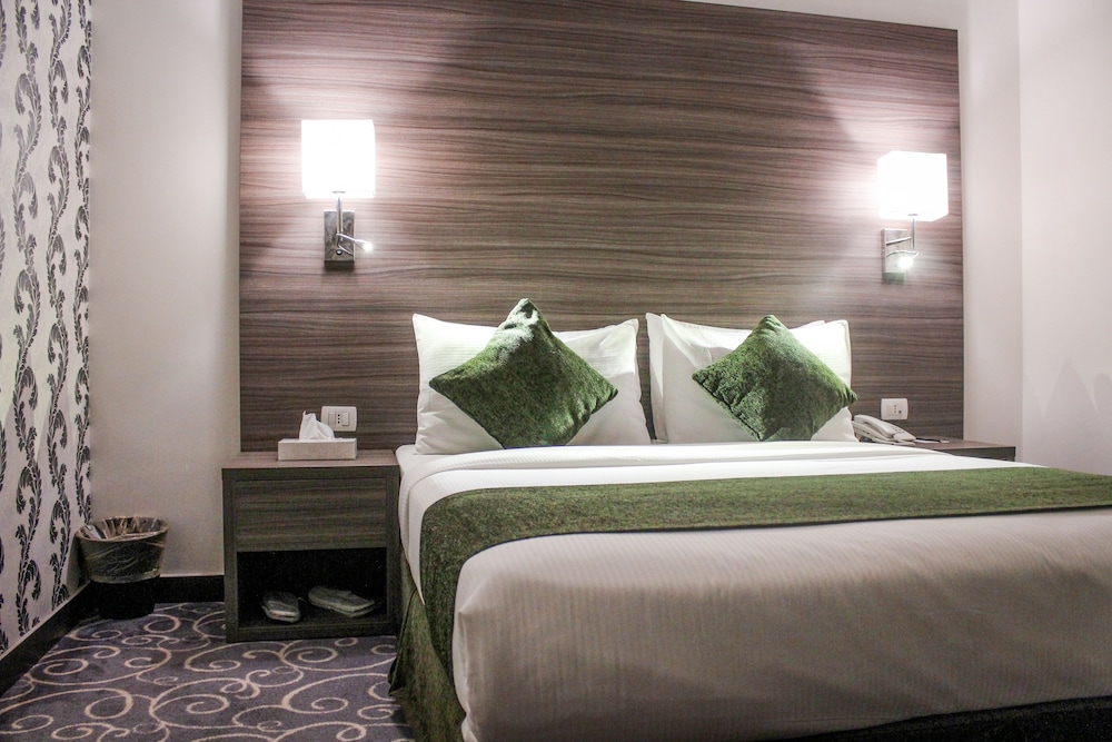 ALMOND HOTEL APARTMENTS 24/53