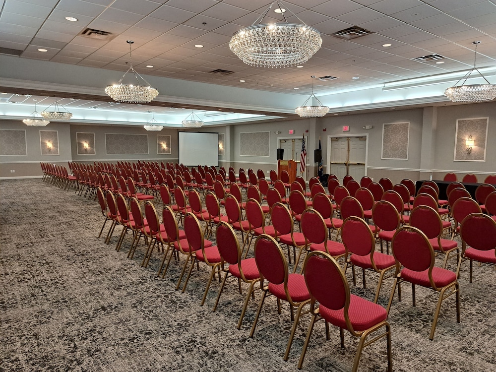 Fort William Henry Hotel and Conference Center 48/67