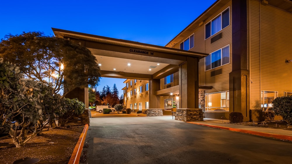 Best Western Cascade Inn & Suites 1/54