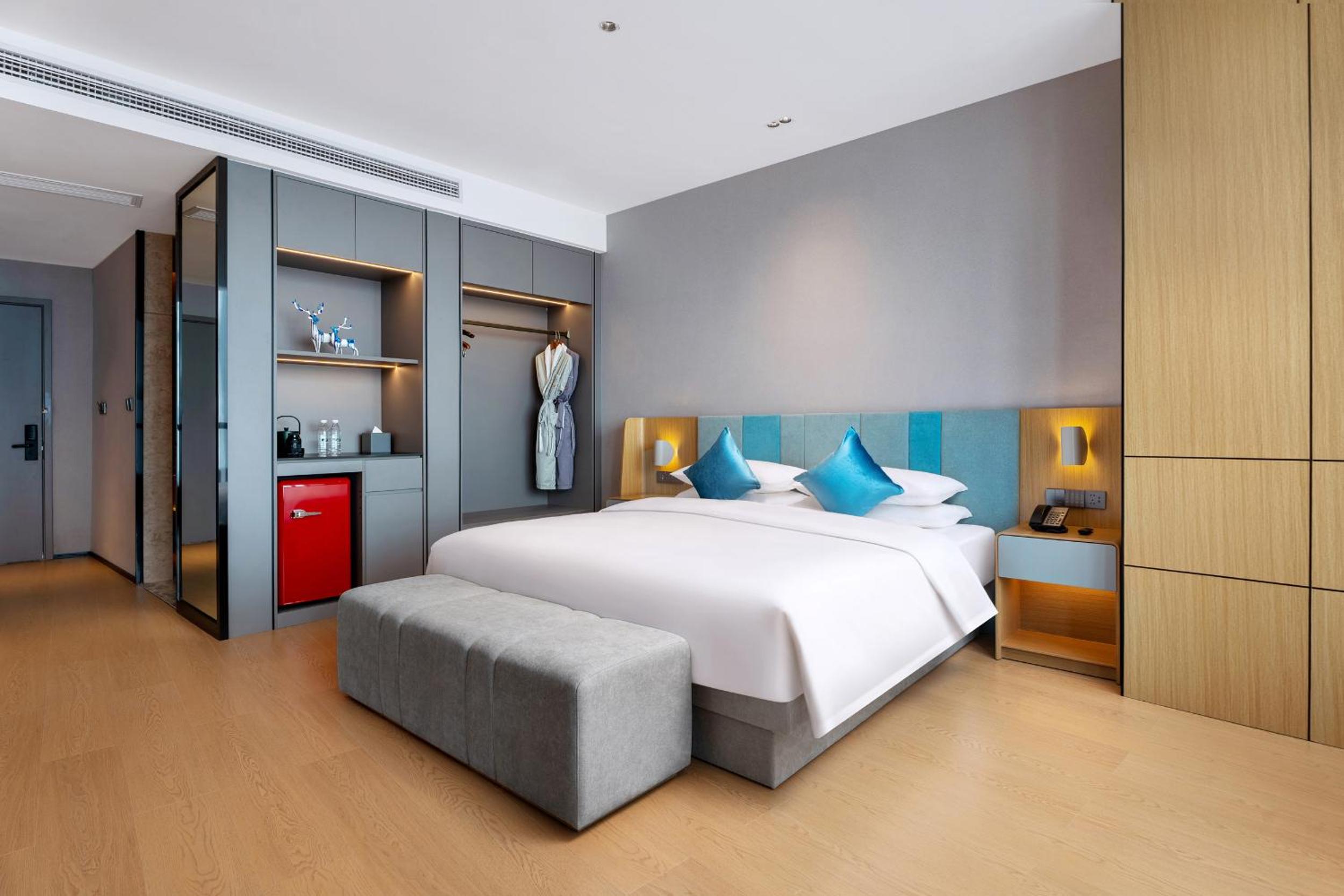 Mountain City River View King Room