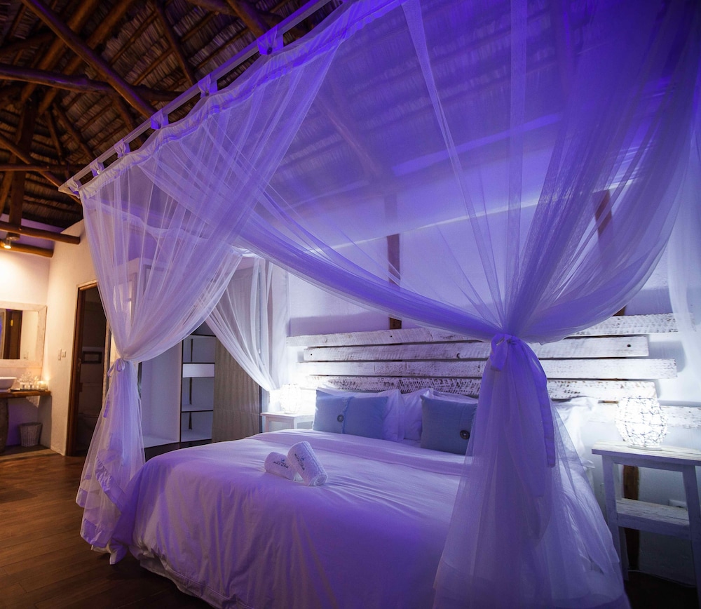 Vilanculos Beach Lodge T 15/50
