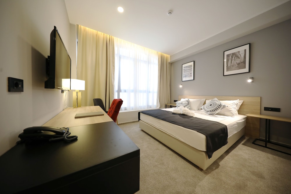 Teatro Verdi Hotel 8/48