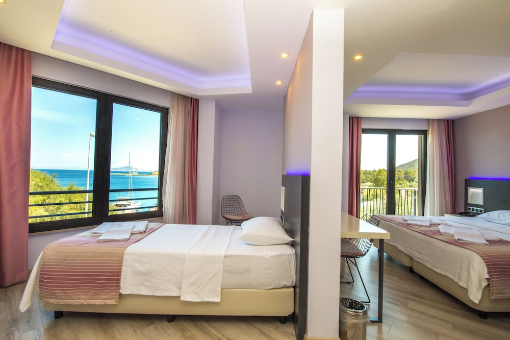 غرفة ثلاثية بسرير كوين وسرير فردي بإطلالة على البحر، Datca Sapphire Hotel 2/6