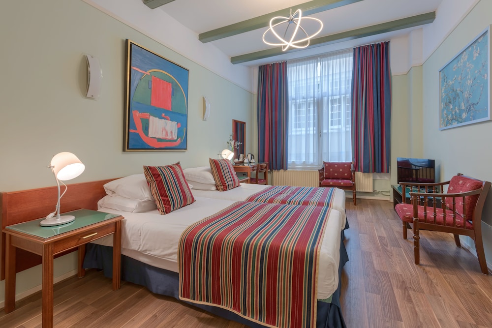 Hotel Des Arts 25/62