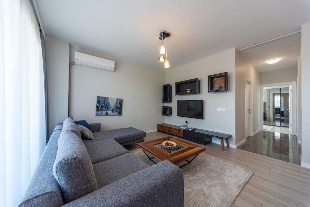Green Hills Suites 41/60
