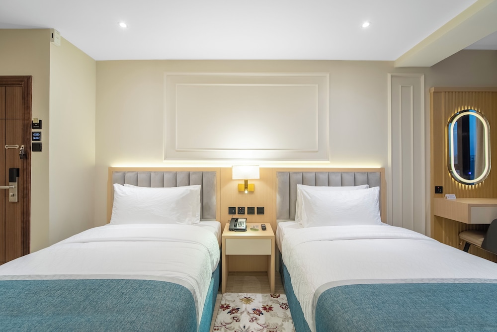 EXECUTIVE, TWIN BEDS, CITY VIEW